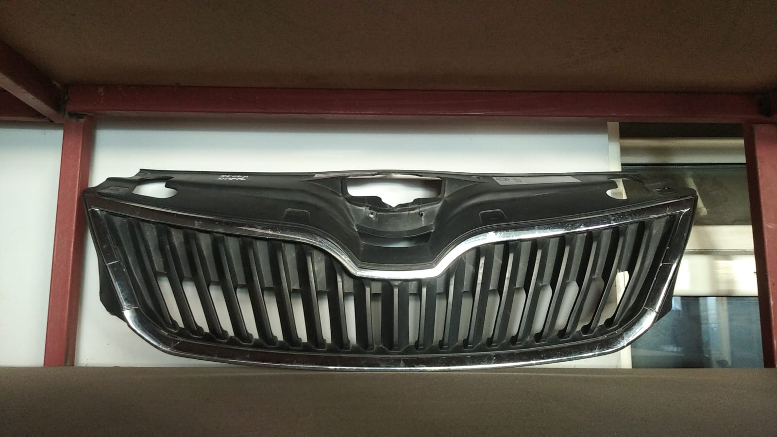 skoda-rapid-cikma-orijinal-on-panjur Skoda Rapid Çıkma Orijinal Ön Panjur