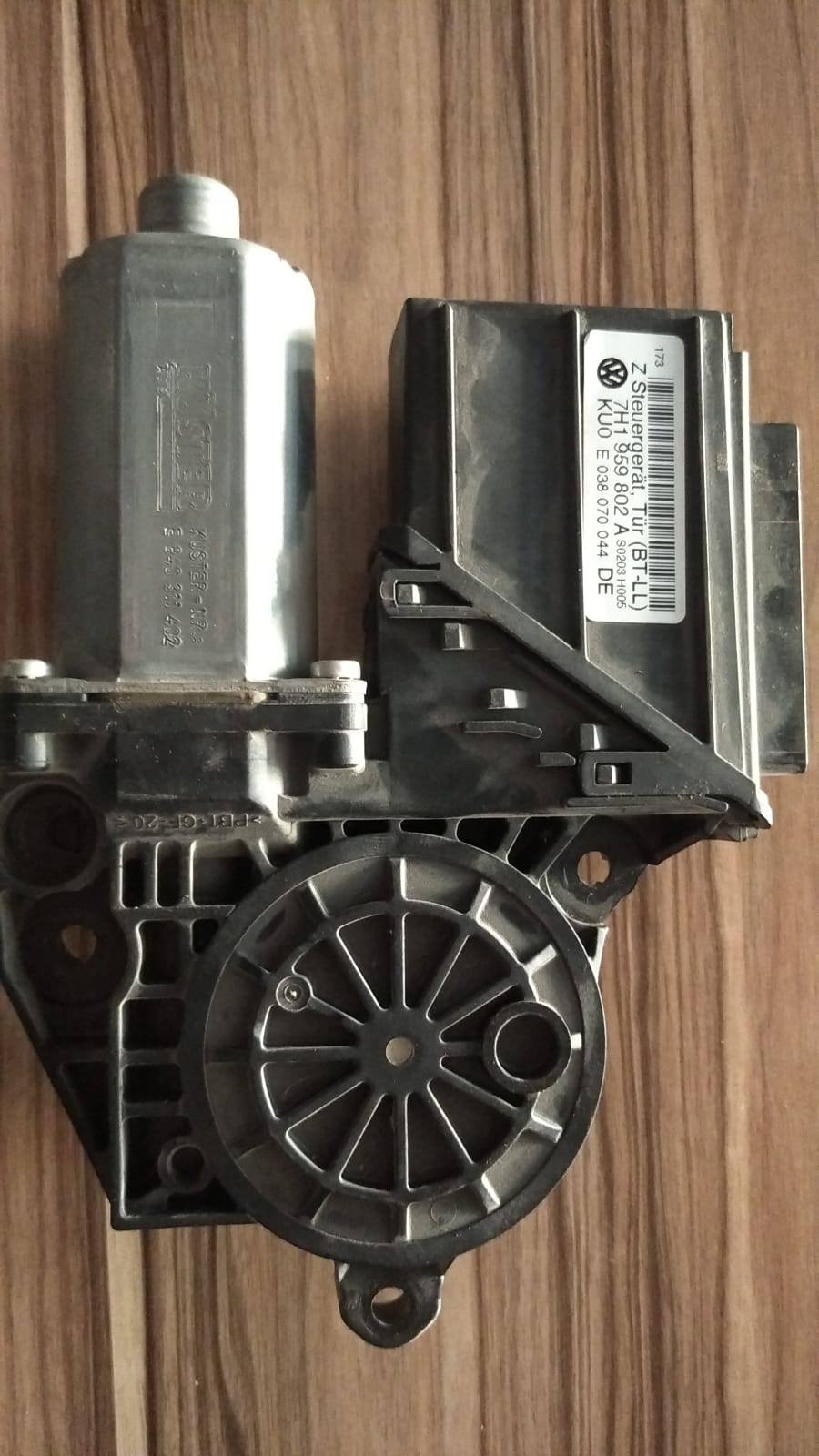 volkswagen-transporter-t-5-cikma-orijinal-sag-ön-cam-karti Volkswagen Transporter T 5 Çıkma Sağ Ön Cam Kartı